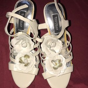 WHBM White House black market cream heels 5.5
